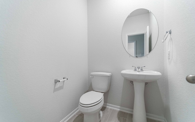 bathroom featuring toilet and sink