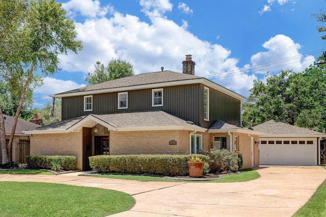 view of front property featuring a garage