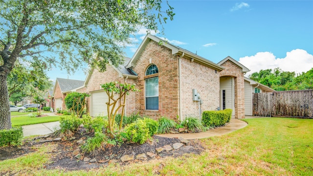 view of front of property featuring a front yard and a garage