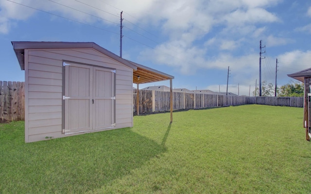 view of yard with a storage shed