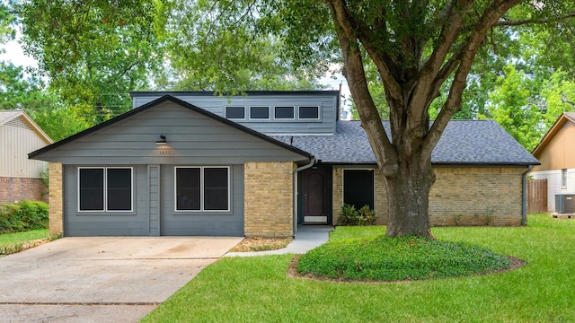 view of front of house with a front yard