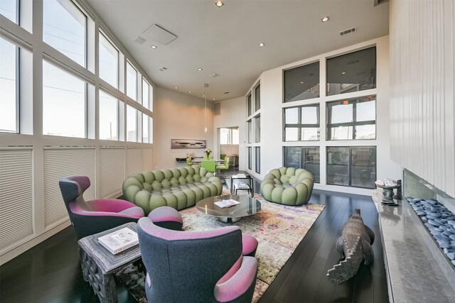 1 Alabama Ct, Houston, TX 77027 - common area featuring a high ceiling and recessed lighting