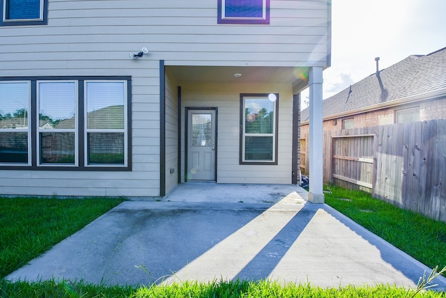 entrance to property featuring a patio area