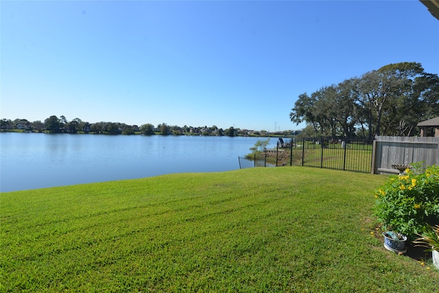 view of yard featuring a water view