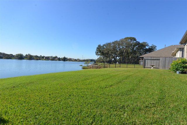 view of yard featuring a water view