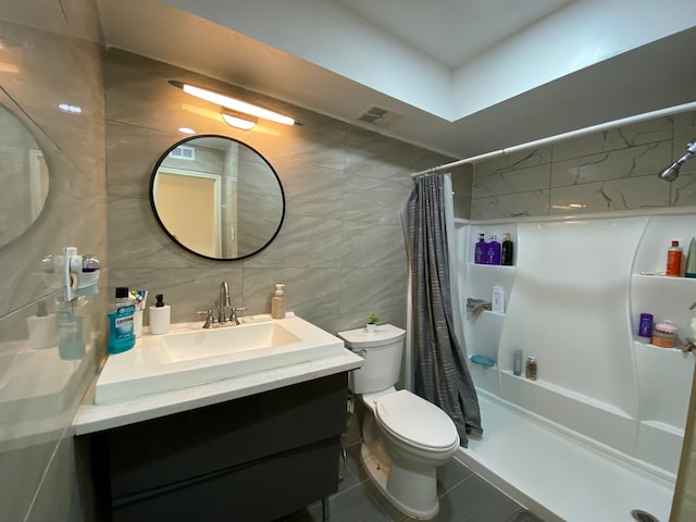 bathroom with vanity, a shower with curtain, and backsplash