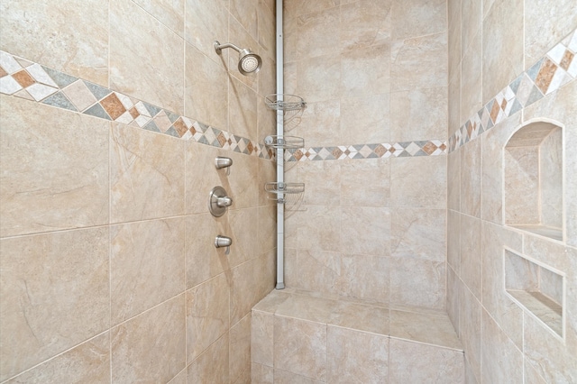 bathroom featuring tiled shower