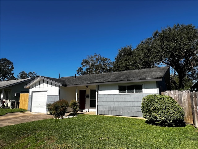 ranch-style house featuring a front lawn and a garage