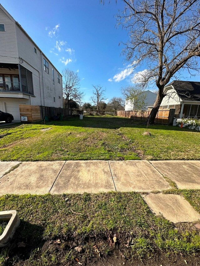 108 Cosmos St, Houston, TX 77009