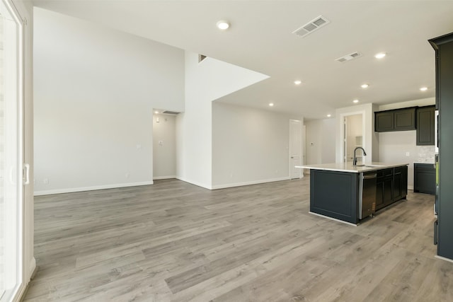 kitchen with a sink, light wood-type flooring, visible vents, recessed lighting, and light countertops