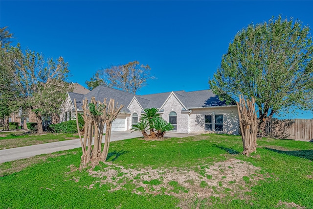 view of front of property featuring a front lawn and a garage