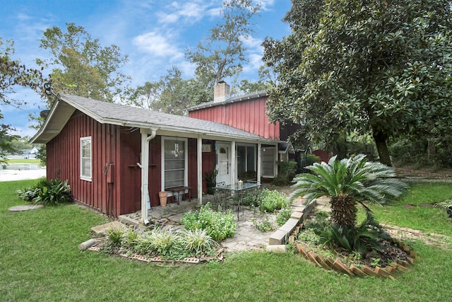 view of front of house with a front yard