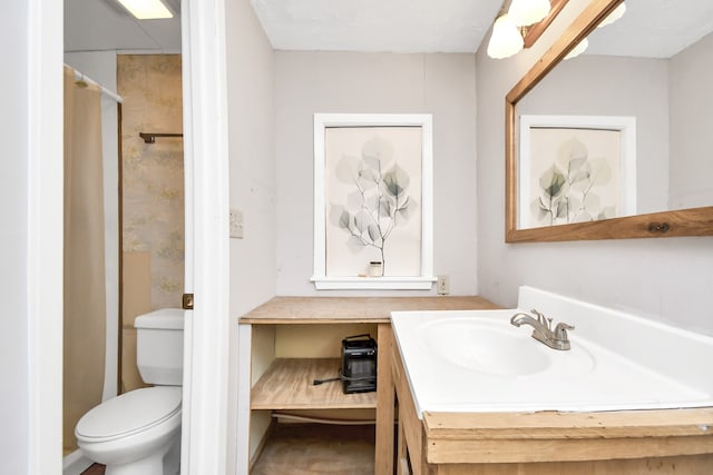 bathroom featuring a shower with curtain, vanity, and toilet