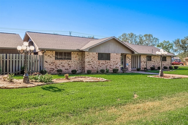 single story home with a front lawn