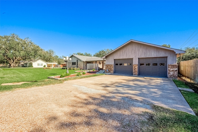 view of front of property featuring a front lawn and a garage