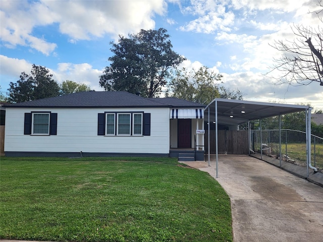 view of front facade featuring a carport and a front yard