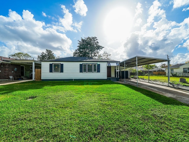 manufactured / mobile home featuring driveway, fence, and a front yard