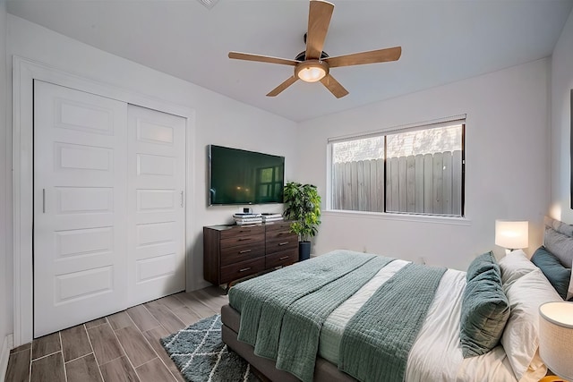 bedroom with ceiling fan, light wood-type flooring, and a closet