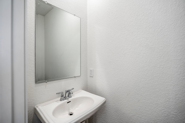 bathroom featuring sink