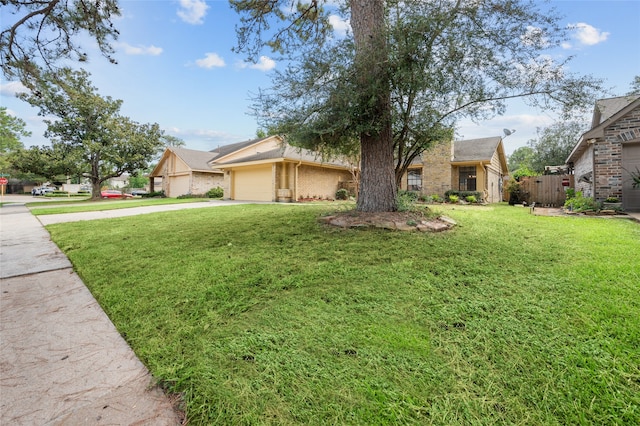 ranch-style house featuring a front yard