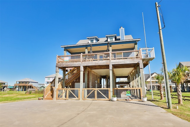 view of front of property featuring a carport