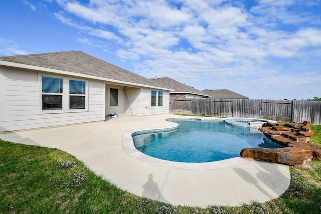 view of swimming pool with an in ground hot tub and a patio