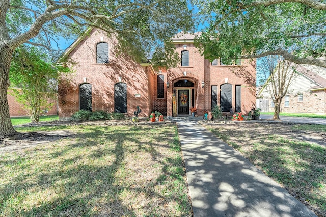 view of front of property with a front yard