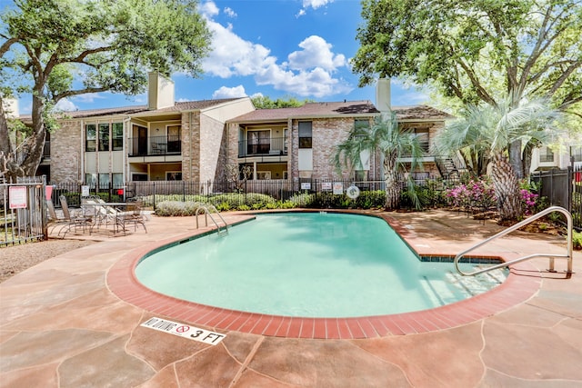 view of swimming pool featuring a patio