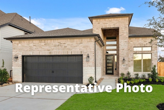 view of front facade with a garage and a front yard