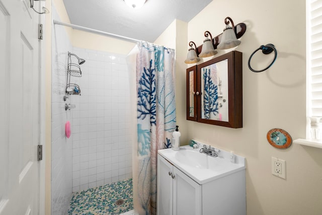 bathroom featuring a shower with curtain and vanity