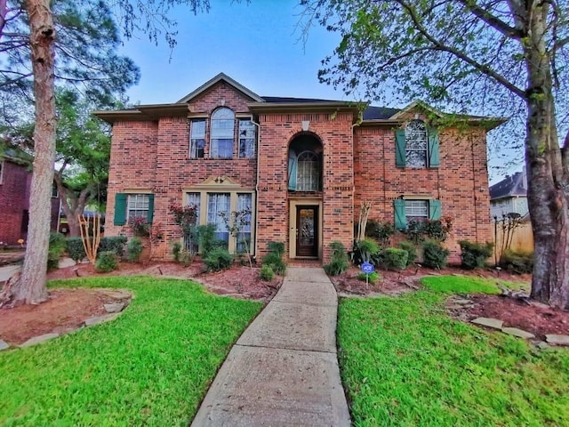 view of front of property with a front yard