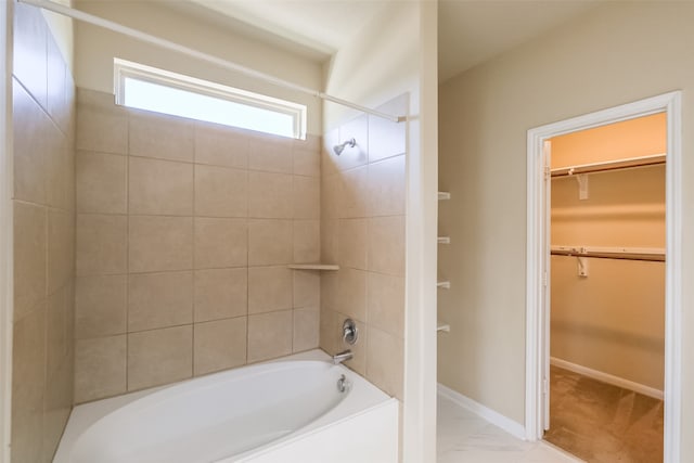 bathroom featuring tiled shower / bath combo