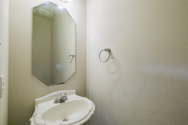 bathroom featuring sink