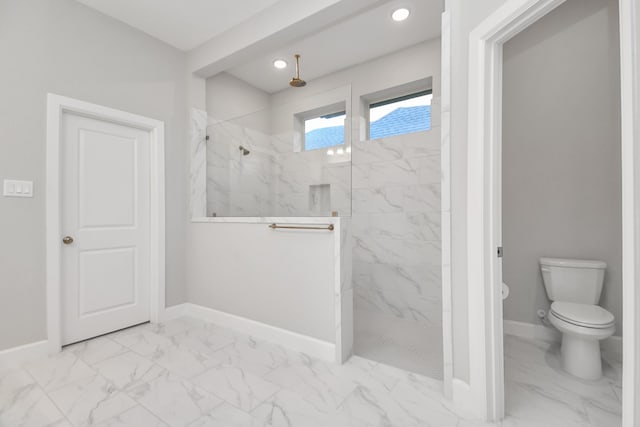 bathroom with toilet and a tile shower