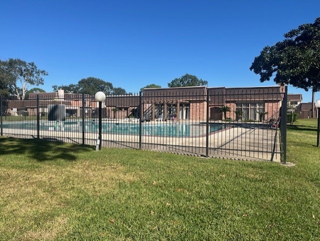 view of pool featuring a yard