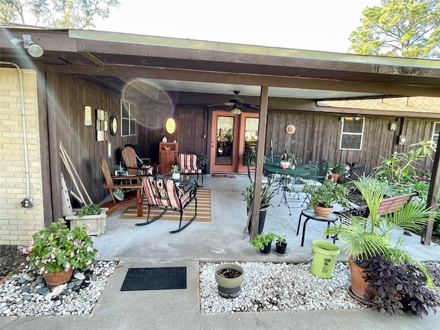 property entrance with ceiling fan