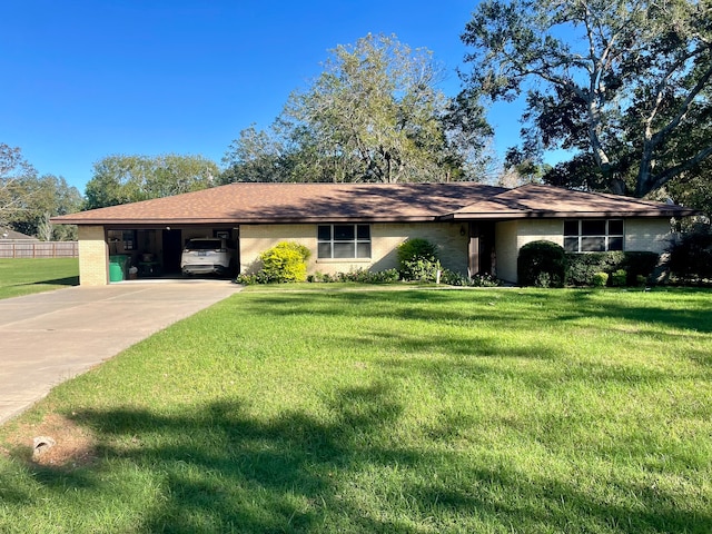 single story home with a front lawn