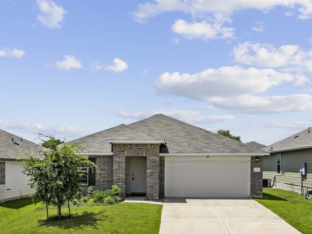 view of front of home featuring a front lawn, a garage, and central AC unit