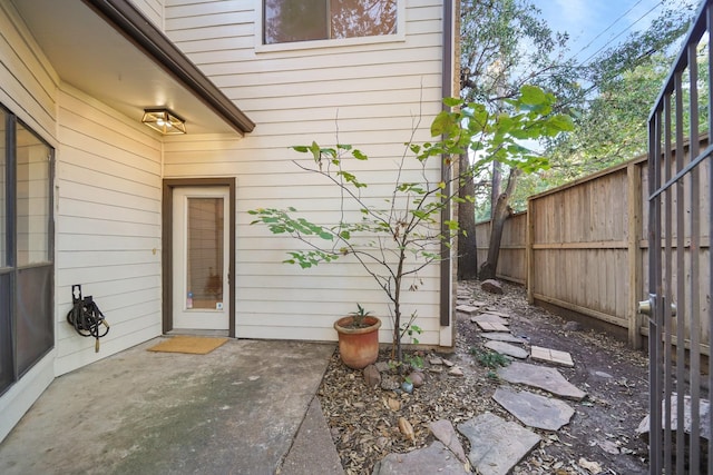 2555 Bering Dr Unit 1, Houston, TX 77057 - entrance to property with a patio area and fence
