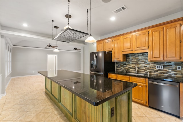 kitchen with black fridge with ice dispenser, ceiling fan, sink, dishwasher, and a center island