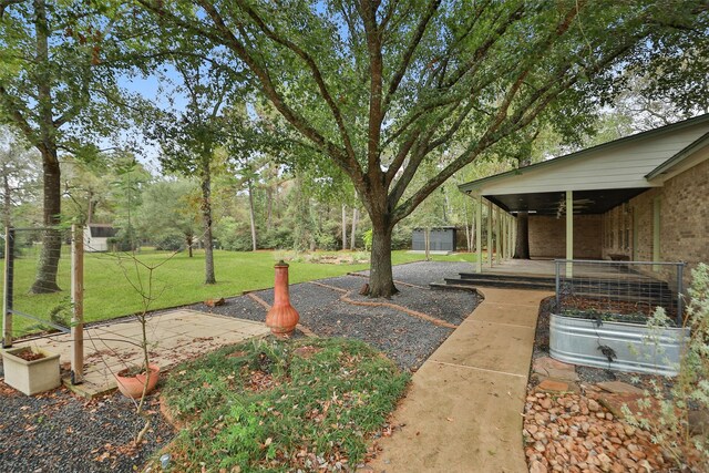 view of yard featuring ceiling fan