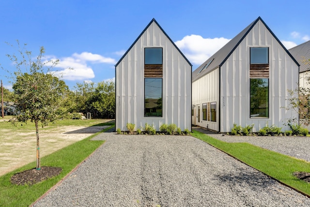 exterior space featuring a yard