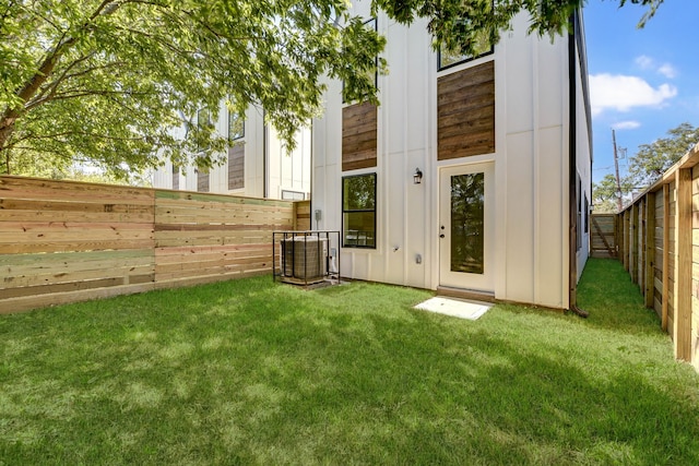 view of outdoor structure with a yard