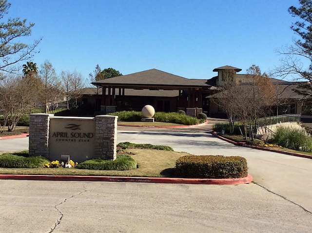 view of community / neighborhood sign