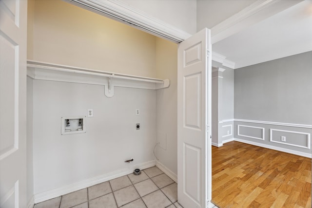 laundry area featuring electric dryer hookup, hookup for a gas dryer, hookup for a washing machine, and light tile patterned floors