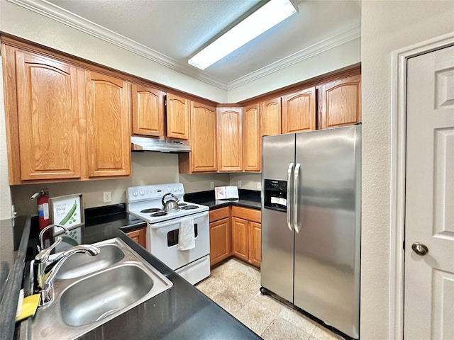 kitchen featuring sink, crown molding, white electric stove, stainless steel fridge, and a textured ceiling