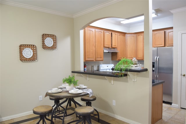 kitchen featuring kitchen peninsula, stainless steel fridge with ice dispenser, a kitchen bar, and ornamental molding