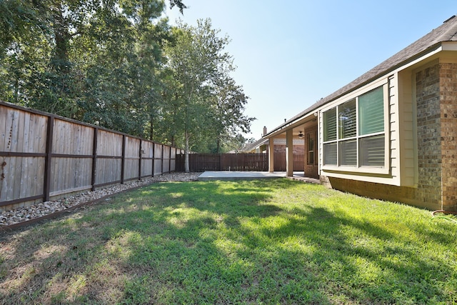 view of yard featuring a patio