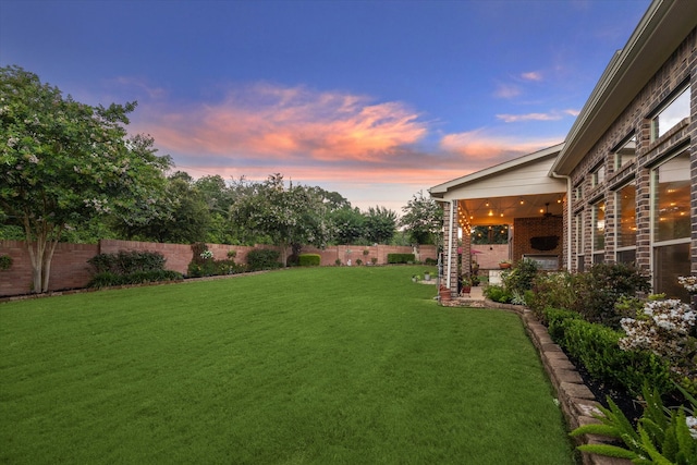 view of yard at dusk