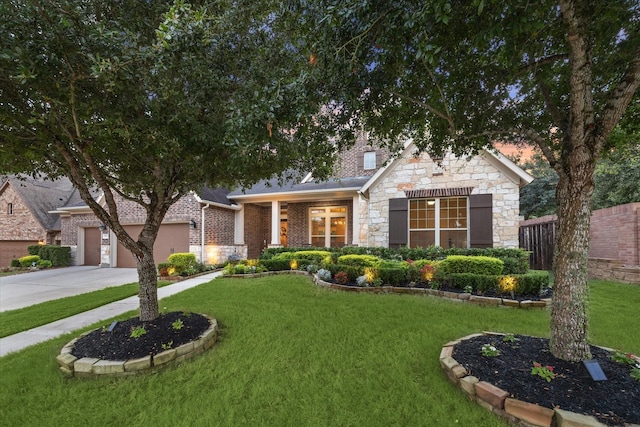 view of front of home featuring driveway, a front lawn, an attached garage, and fence